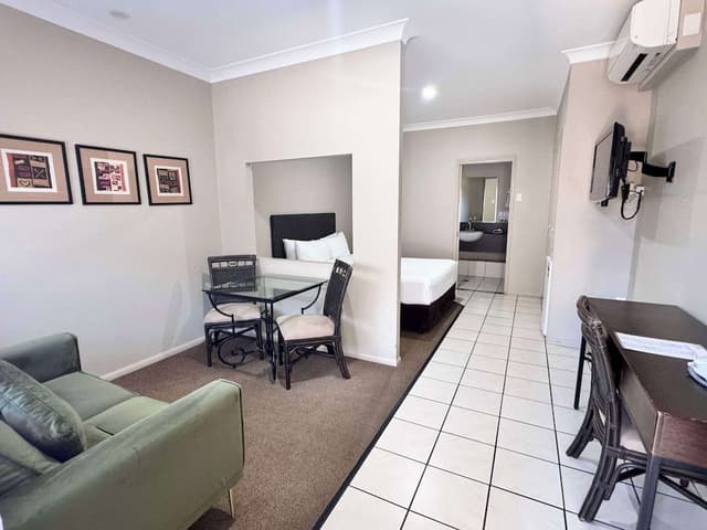 Deluxe Room, 1 Queen Bed, Non Smoking