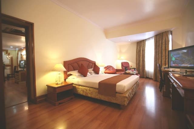 Suite, 1 King Bed
