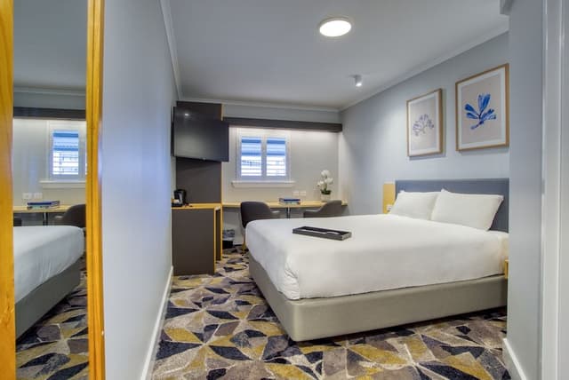 Deluxe Queen Room