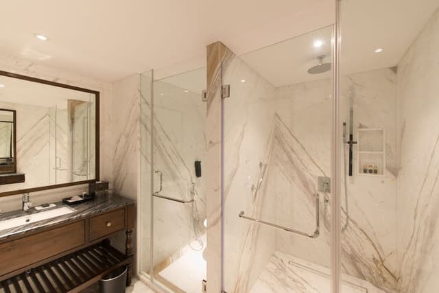 Luxury Suite, 1 King Bed, Garden View