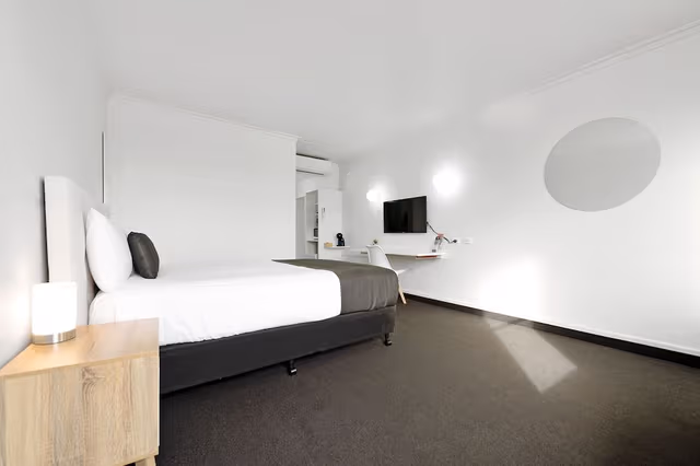 Deluxe Queen Room