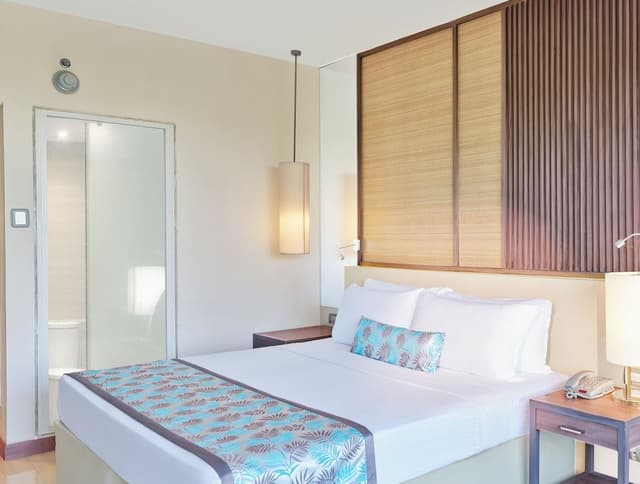 Deluxe Room, City View