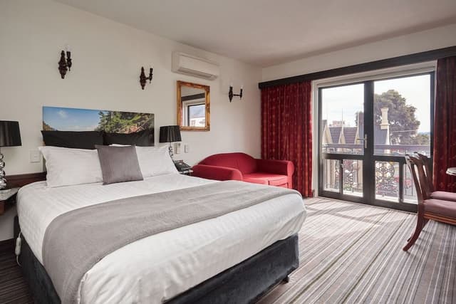 Deluxe Queen Room