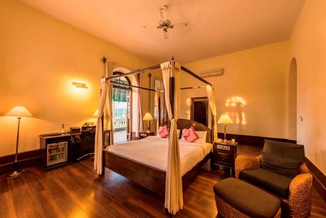 Heritage King Garden View Room with Balcony