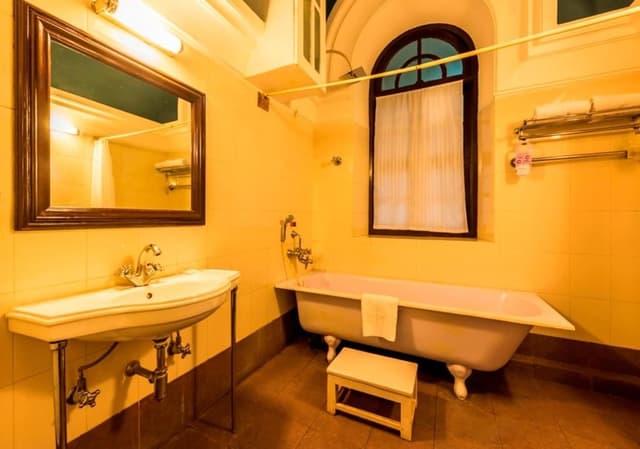Heritage King Garden View Room with Balcony
