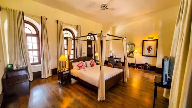 Heritage King Garden View Room with Balcony