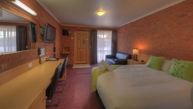 Standard Queen Room