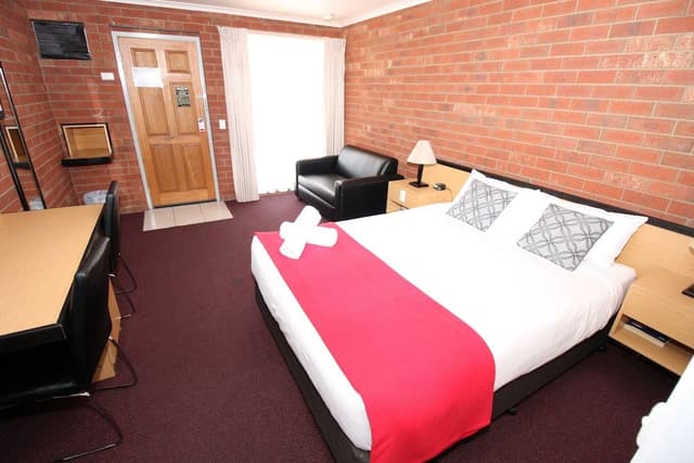 Standard Queen Room