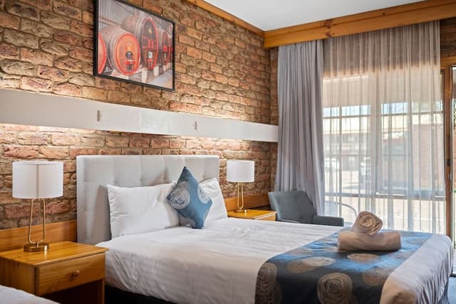 Standard Room, 1 Queen Bed