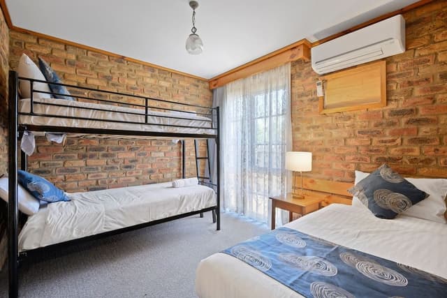 Family Room (Sleeps 5)