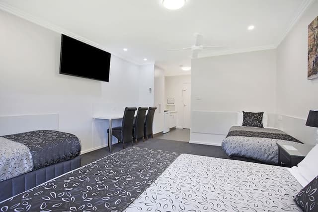 Standard Room, Multiple Beds, Non Smoking