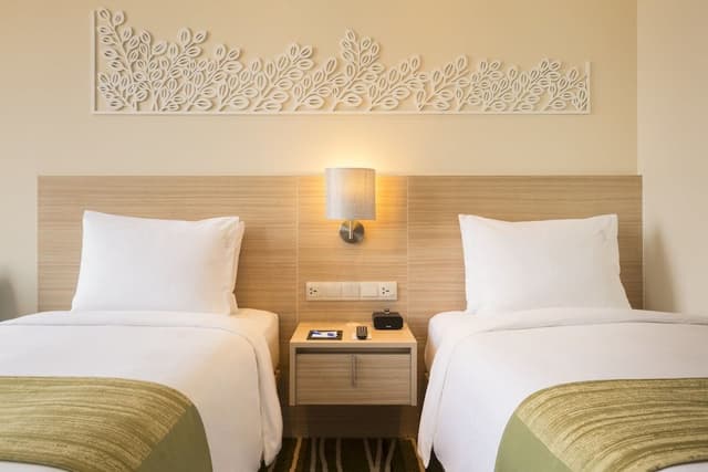 Standard Room, 2 Twin Beds, City View (Free Breakfast)