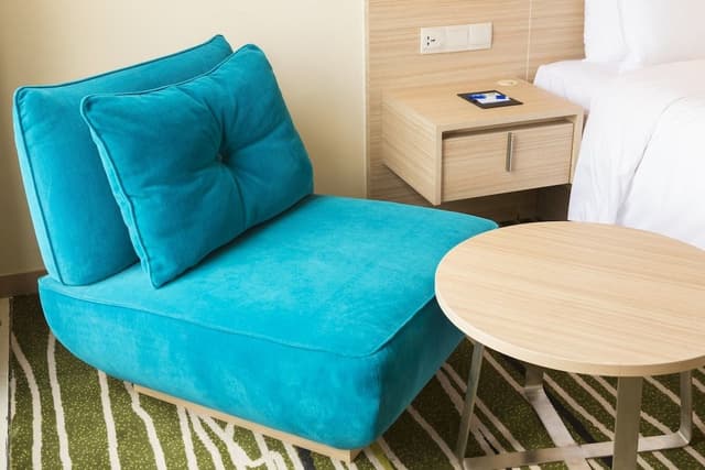 Standard Room, 1 Queen Bed, Smoking (High Floor, Free Breakfast)