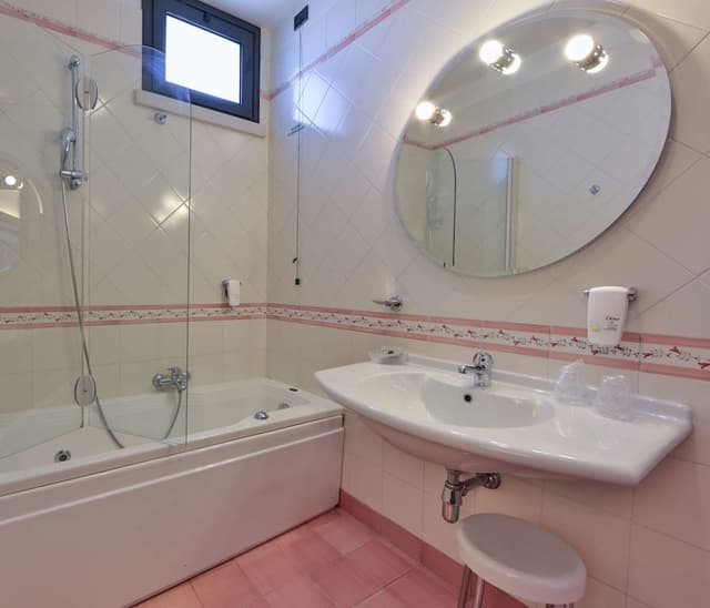 Classic Room, 1 King Bed