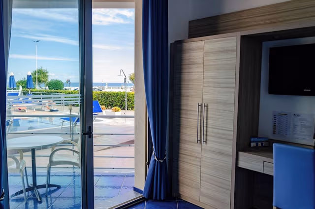 Suite, Partial Sea View