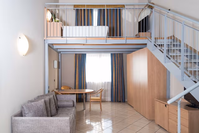 Junior Suite, 1 Queen Bed with Sofa bed, Kitchenette (with Sofabed)