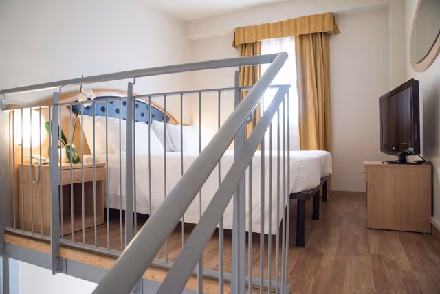 Junior Suite, 1 Queen Bed with Sofa bed, Kitchenette (with Sofabed)