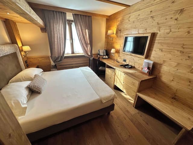 Family Room, 2 Bedrooms, City View (Master)