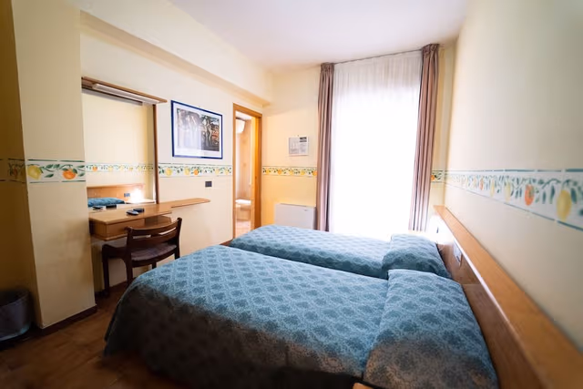 Room, Balcony