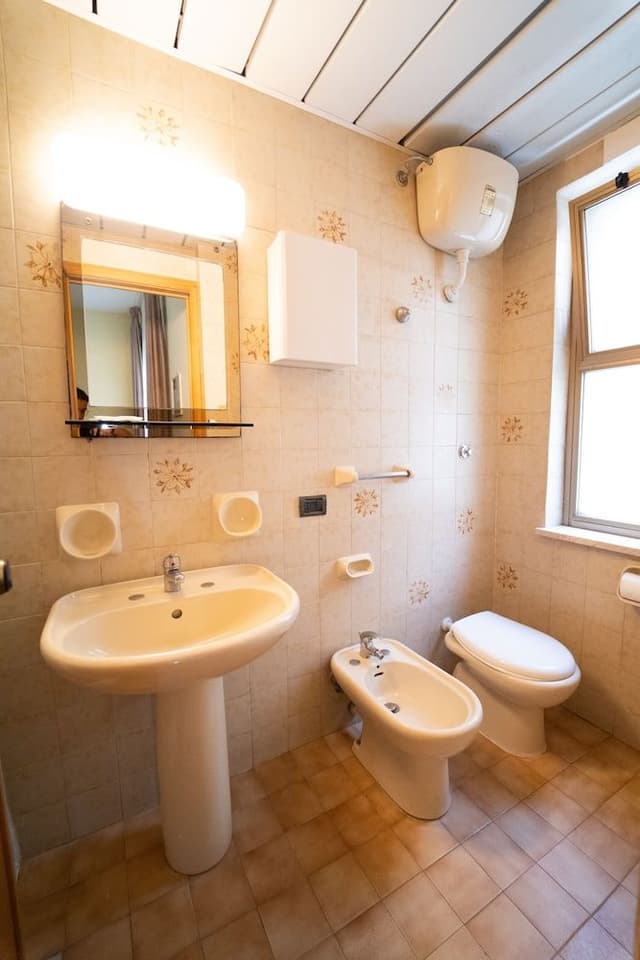 Room, Balcony