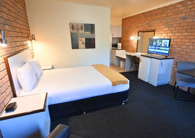 Standard Room, 1 Queen Bed