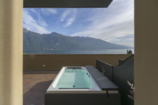 Junior Suite, 1 Double Bed, Hot Tub, Lake View