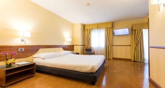 Comfort Room, 1 King Bed, Balcony