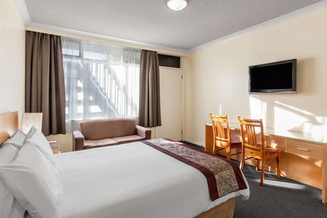 Standard Room, 1 Queen Bed, Non Smoking, Jetted Tub