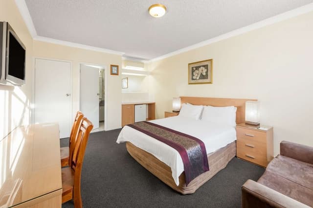 Standard Room, 1 Queen Bed, Non Smoking, Jetted Tub