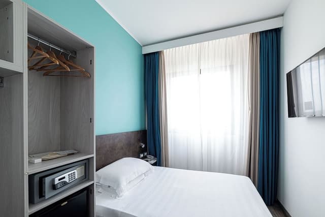 Compact Room