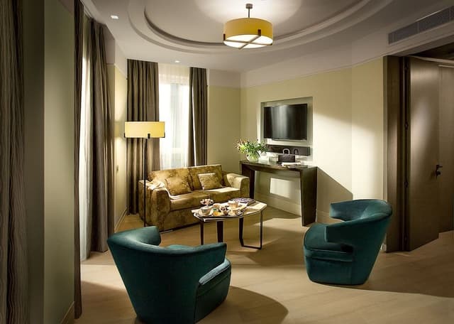 Executive Queen Suite with Wellness Area Access
