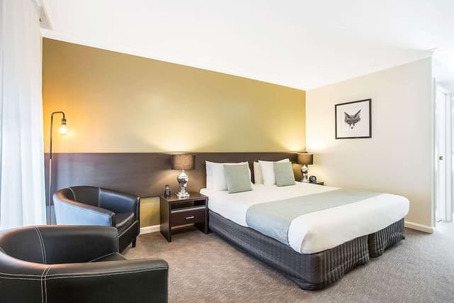 Standard Room, 1 King Bed