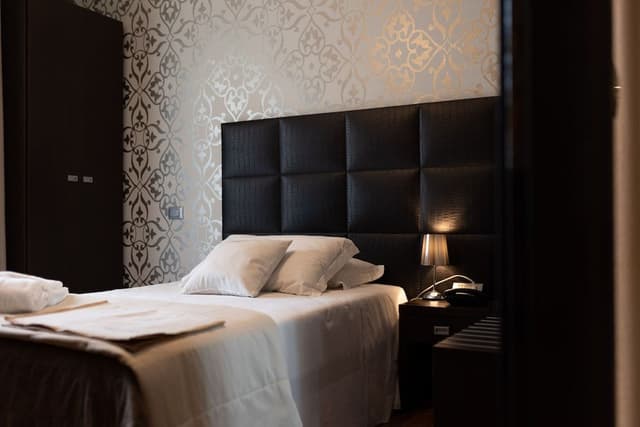 Basic Room, 1 Large Twin Bed
