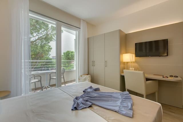 Deluxe Double Room, 1 Double Bed, Non Smoking, Balcony