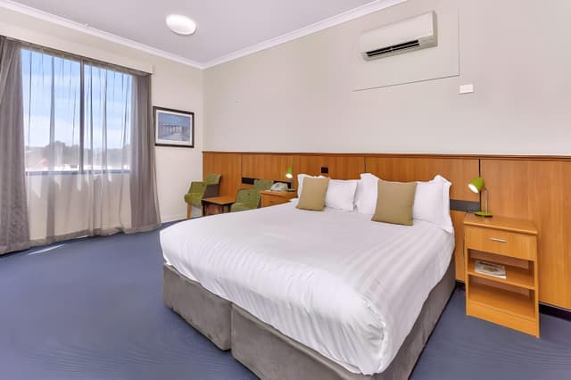 Standard Queen Room