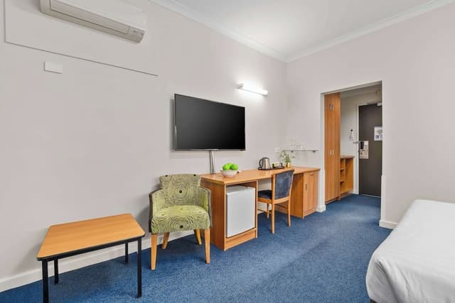 Standard Queen Room