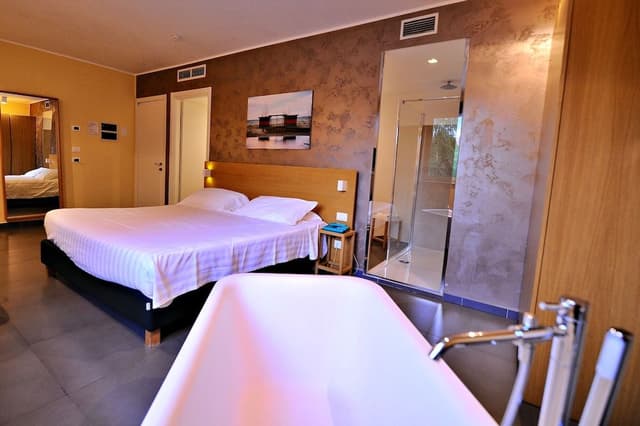 Deluxe Room, 1 Queen Bed, Non Smoking