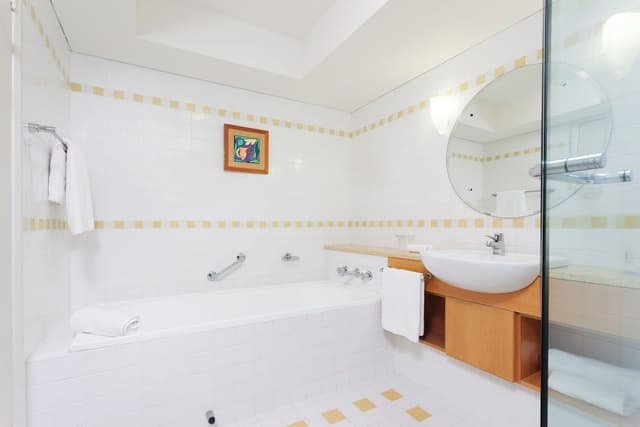 Standard Room, 1 Queen Bed
