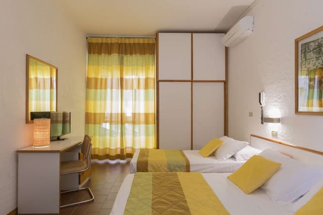 Standard Room, Multiple Beds, Non Smoking