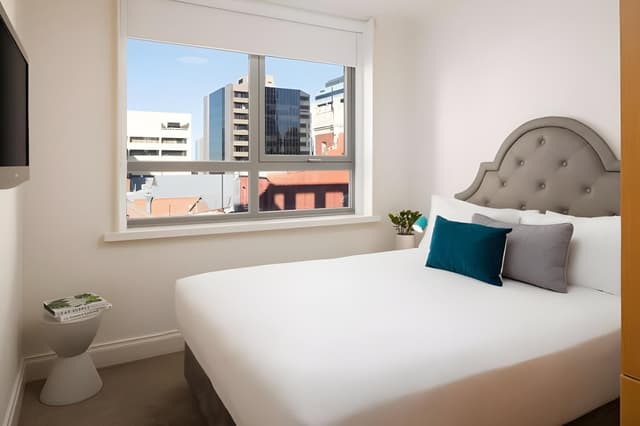 Petite Queen Room
