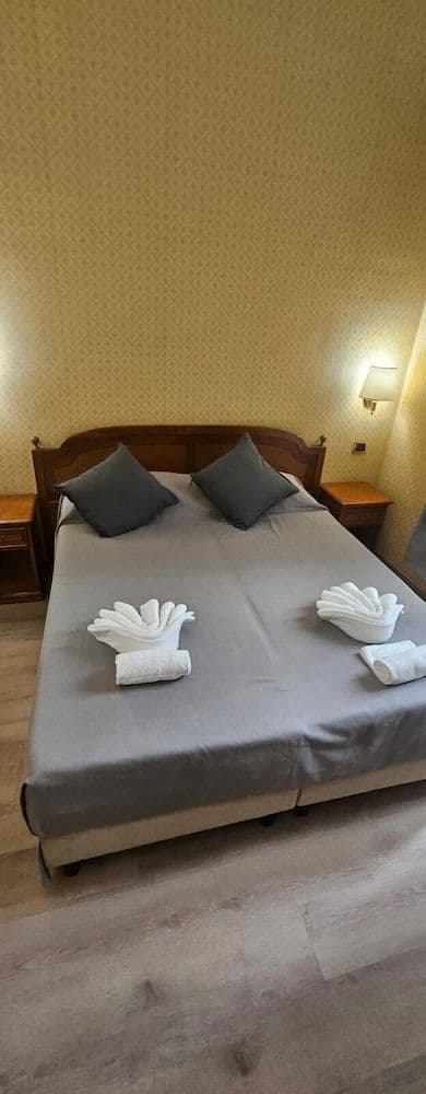 Deluxe Triple Room, City View