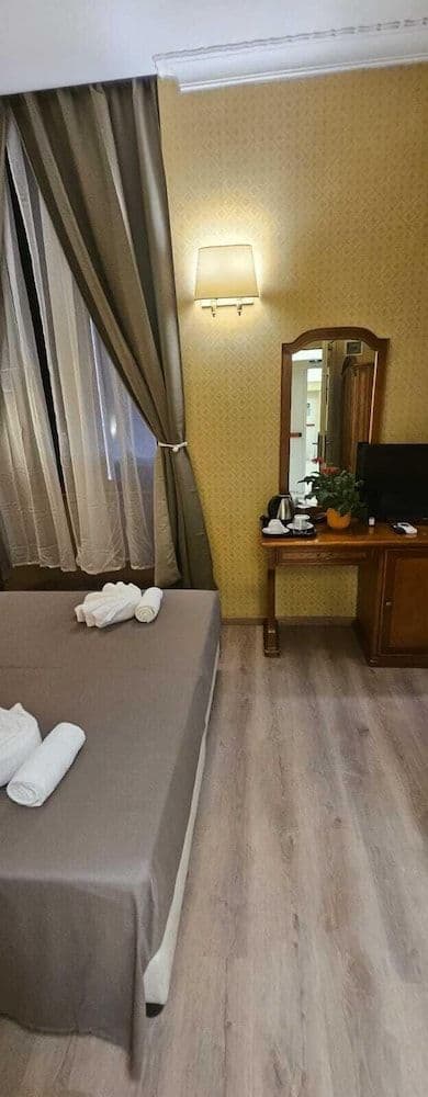 Deluxe Triple Room, City View