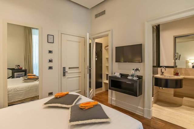 Family Room, Connecting Rooms