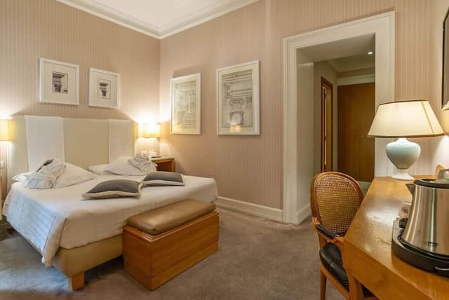 Family Room, Connecting Rooms