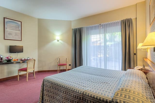 Business Double Room, 1 King Bed, Garden View