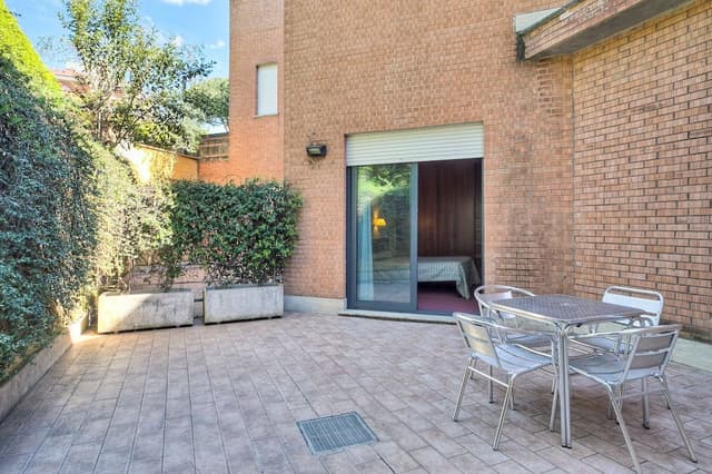 Business Double Room, 1 King Bed, Garden View