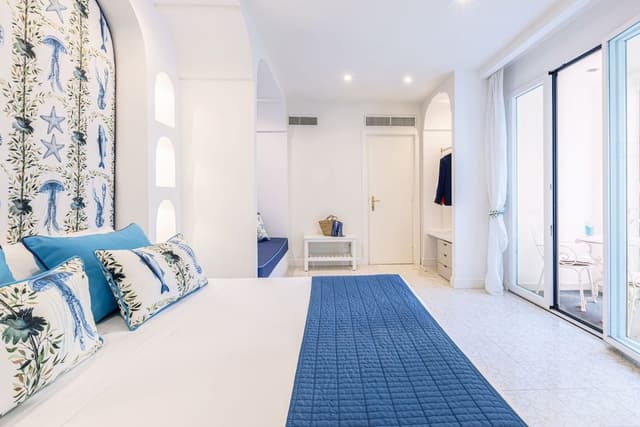Soluzione Familiare - 2 camere su piano esclusivo - Balcone vista mare frontale