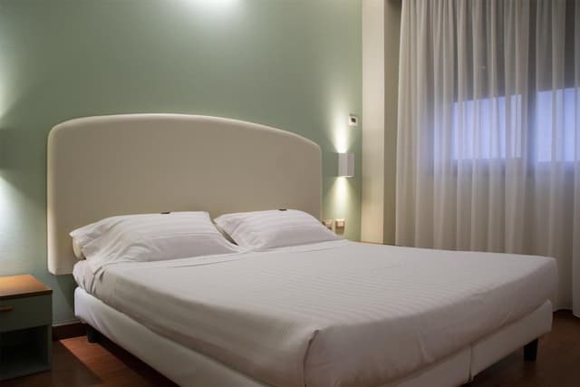 Standard Room, 2 Twin Beds, Non Smoking (with Extra Bed)