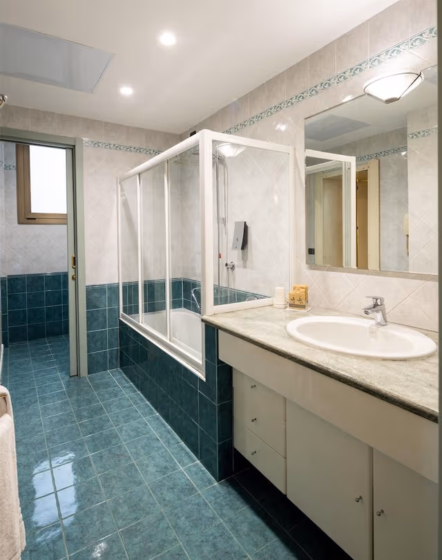 Family Room, Multiple Beds, Non Smoking (Converts to 2 Twin Beds)