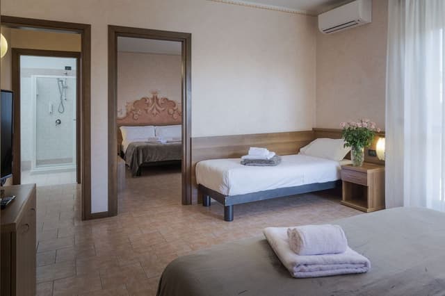 Junior Comfort Suite, 2 Bedrooms, Connecting Rooms